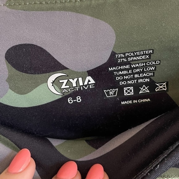 ZYIA Active Green Camo Pocket Light n Tight Hi-Rise Leggings, Size 6-8 - Picture 6 of 9